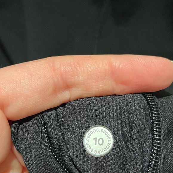 Lululemon Runderful Long Sleeve - Size 10 - Fits Small - Picture 6 of 6